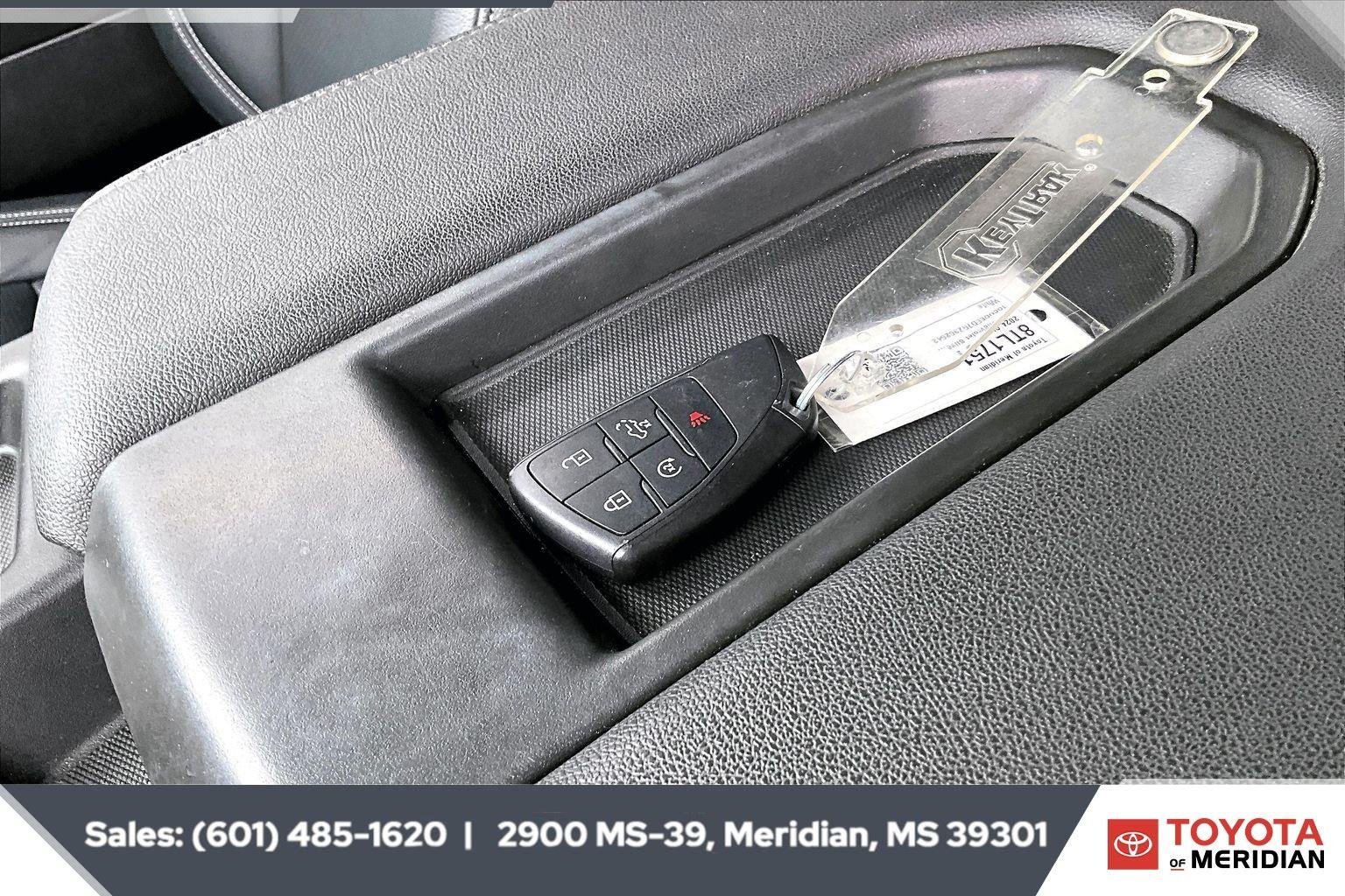 Used 2024 Summit White Chevrolet RST image 9