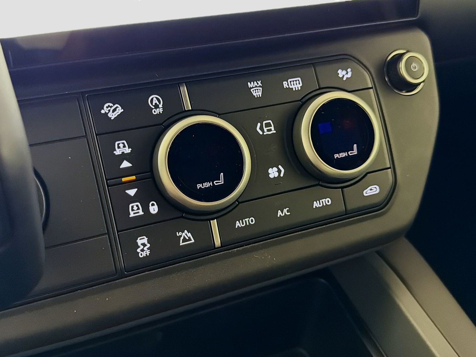 New 2026 Santorini Black Land Rover S image 15