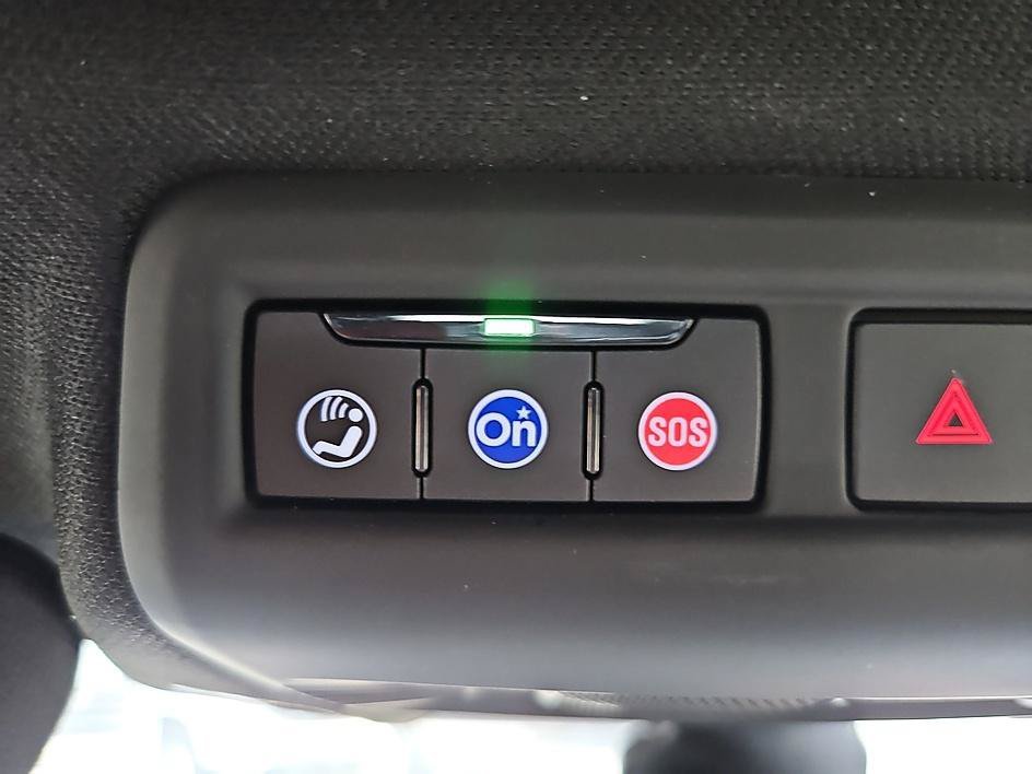 Used 2022 Hypersonic Gray Metallic Chevrolet 2LT image 21