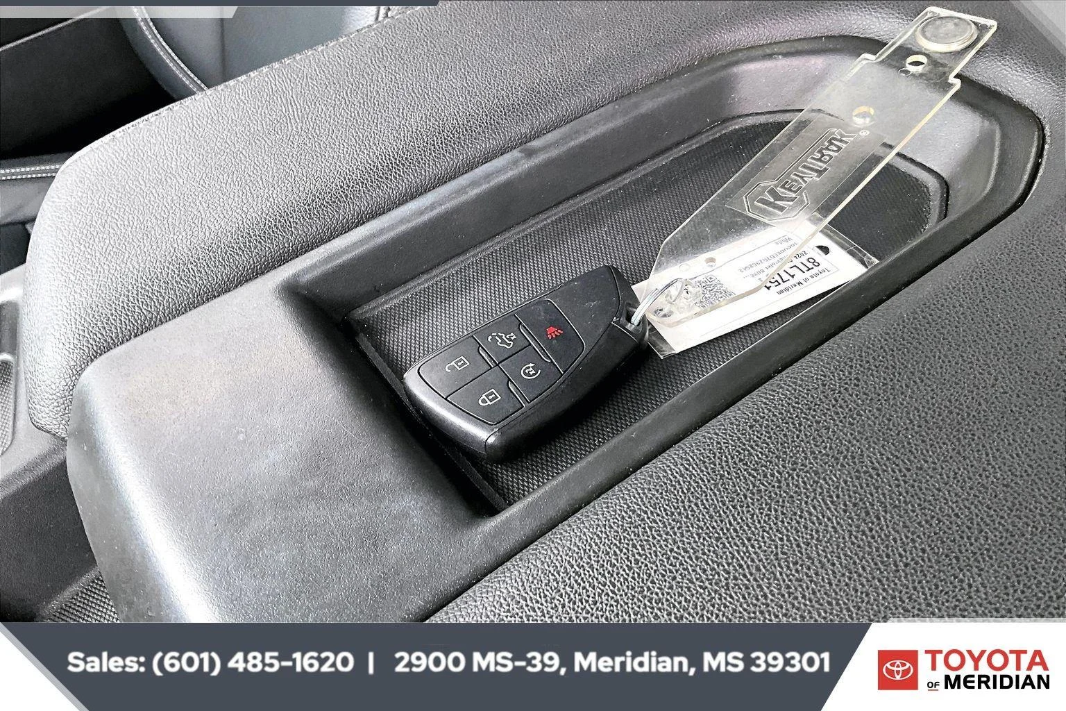 Used 2024 Summit White Chevrolet RST image 9