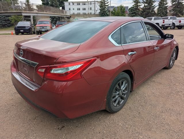 Used 2016 Red Nissan 2.5 S image 11