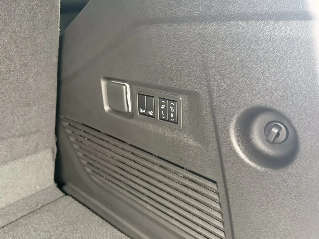 2026 GMC Yukon Denali - Photo 12