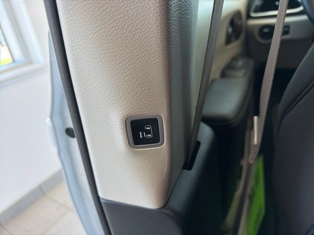 Used 2023 White Chrysler LX image 17