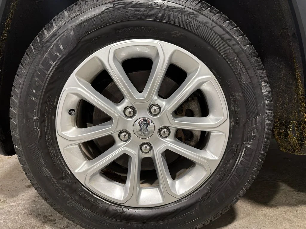 Used 2015 Bright White Clearcoat Jeep Laredo image 41