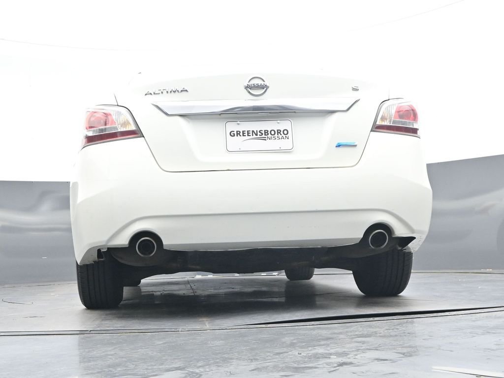 Used 2014 White Nissan 2.5 S image 37