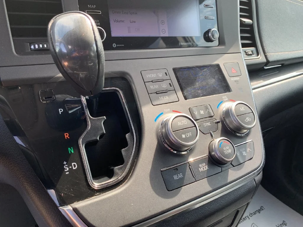 Used 2018 Gray Toyota SE Premium image 25