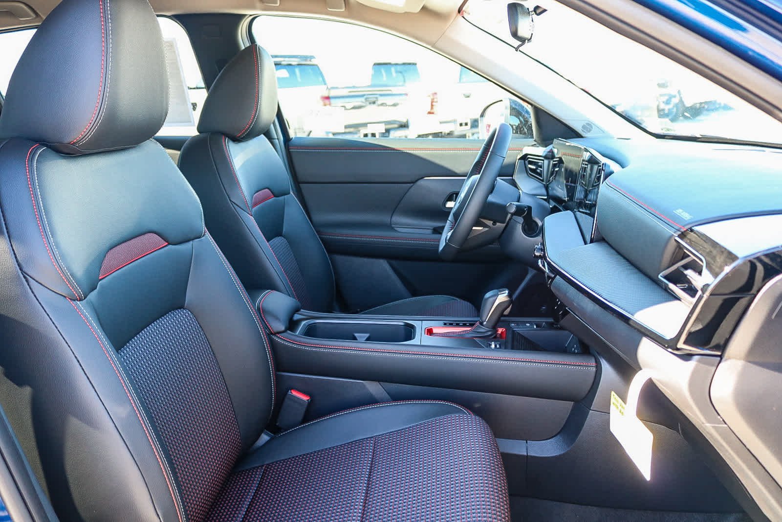 New 2026 Aspen White TriCoat / Super Black Two-tone Nissan SR image 18