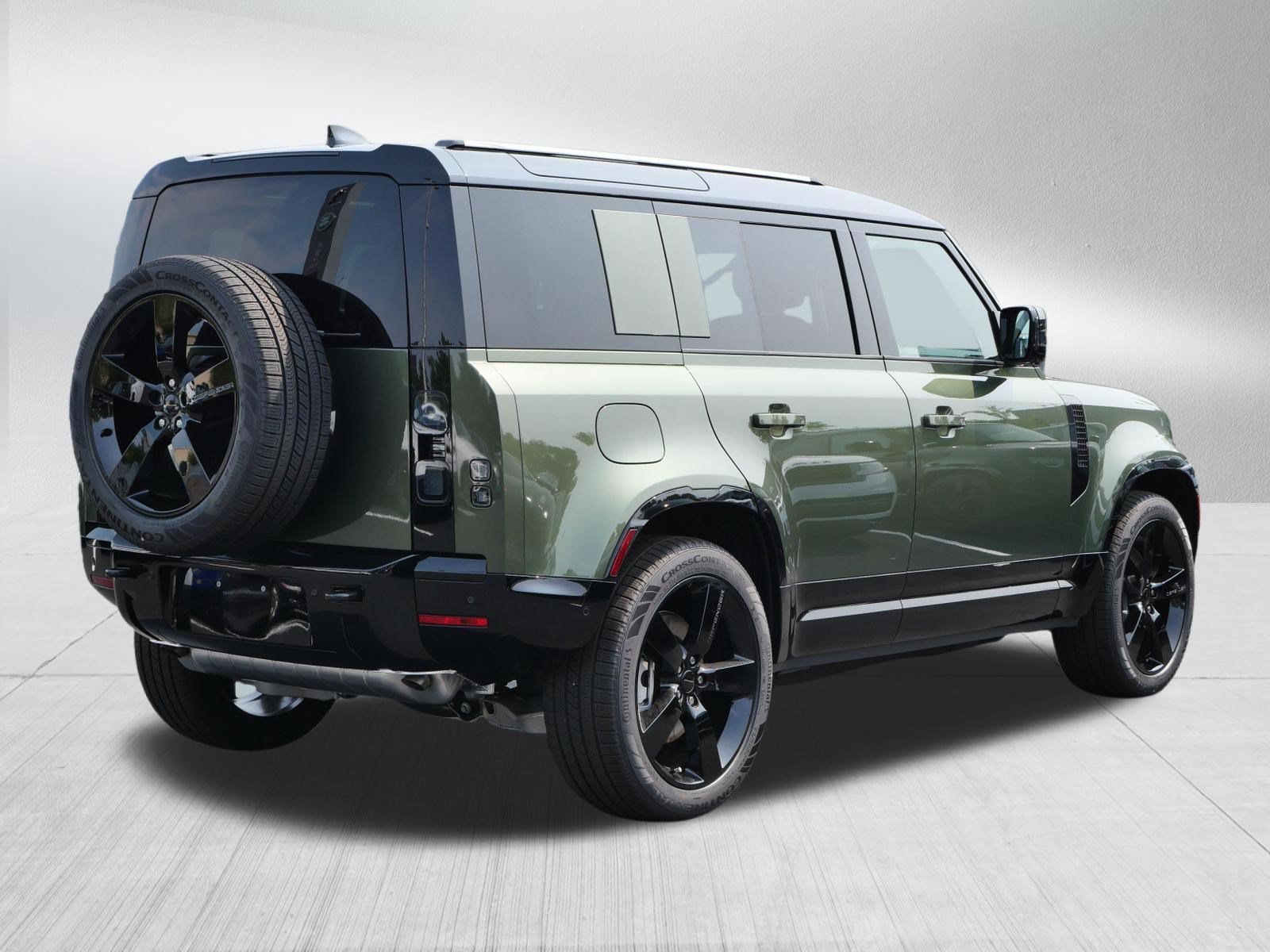 New 2026 Woolstone Green Metallic Land Rover X-Dynamic SE image 2