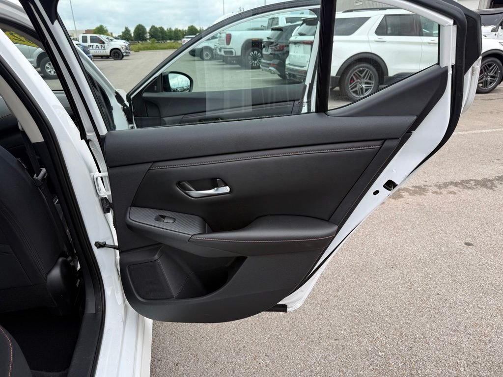 Used 2021 White Nissan SR image 22