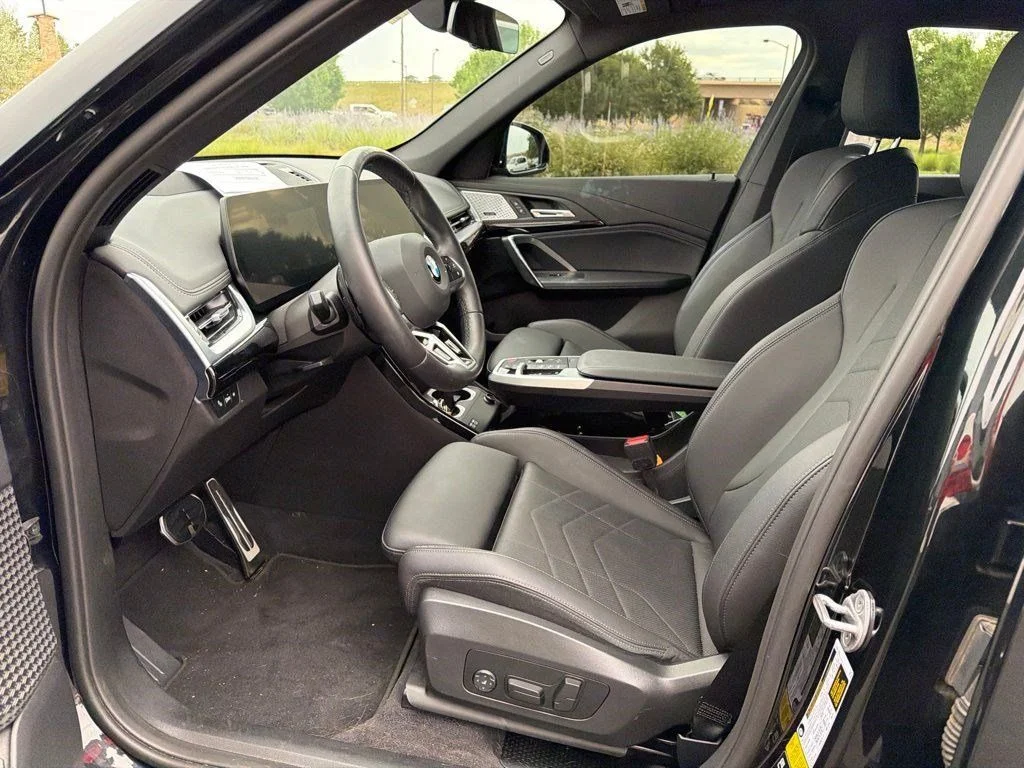 Used 2023 Black Sapphire Metallic BMW xDrive28i image 10