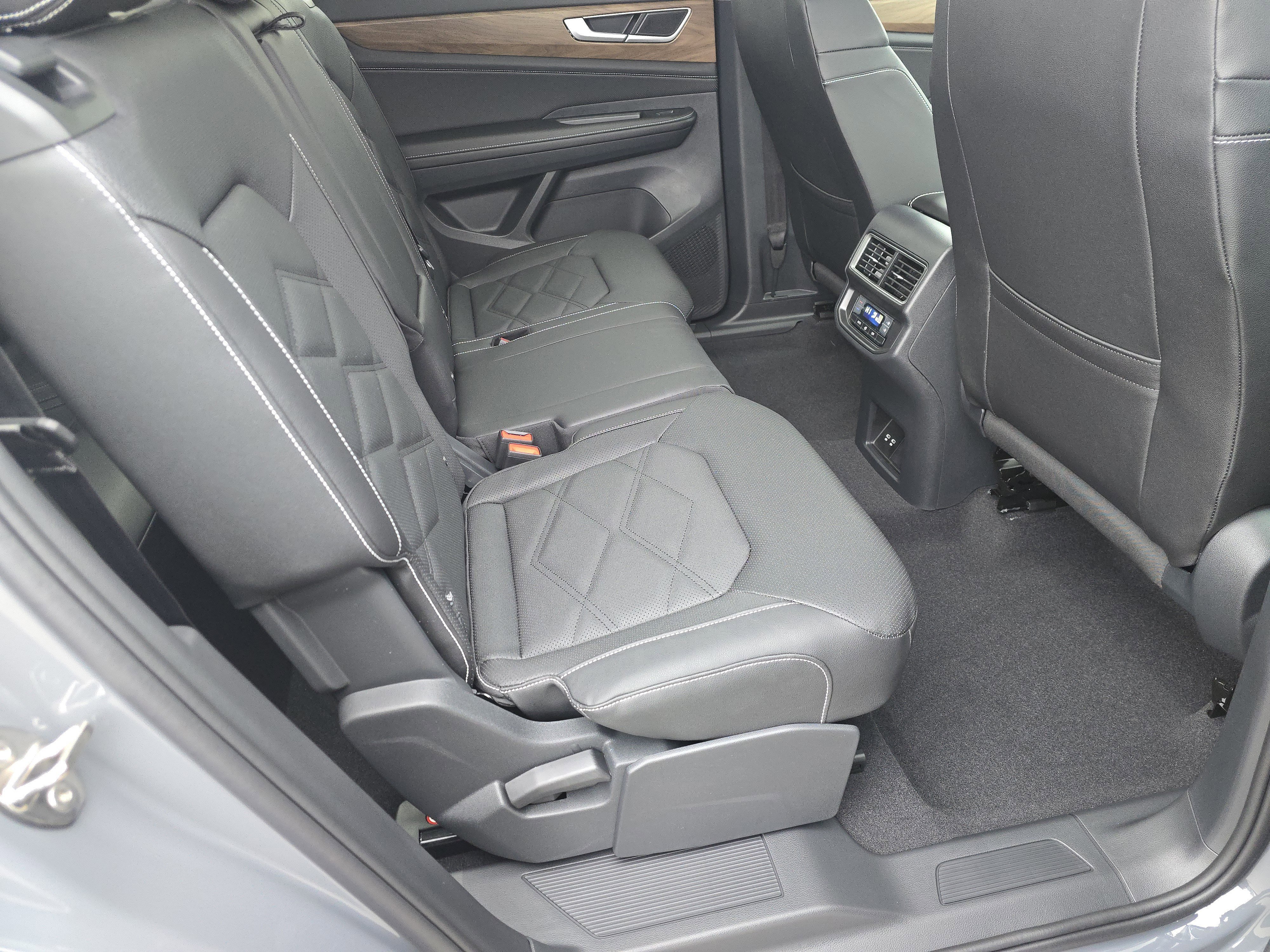 New 2026 Pure Gray Volkswagen 2.0T SE w/Technology image 17