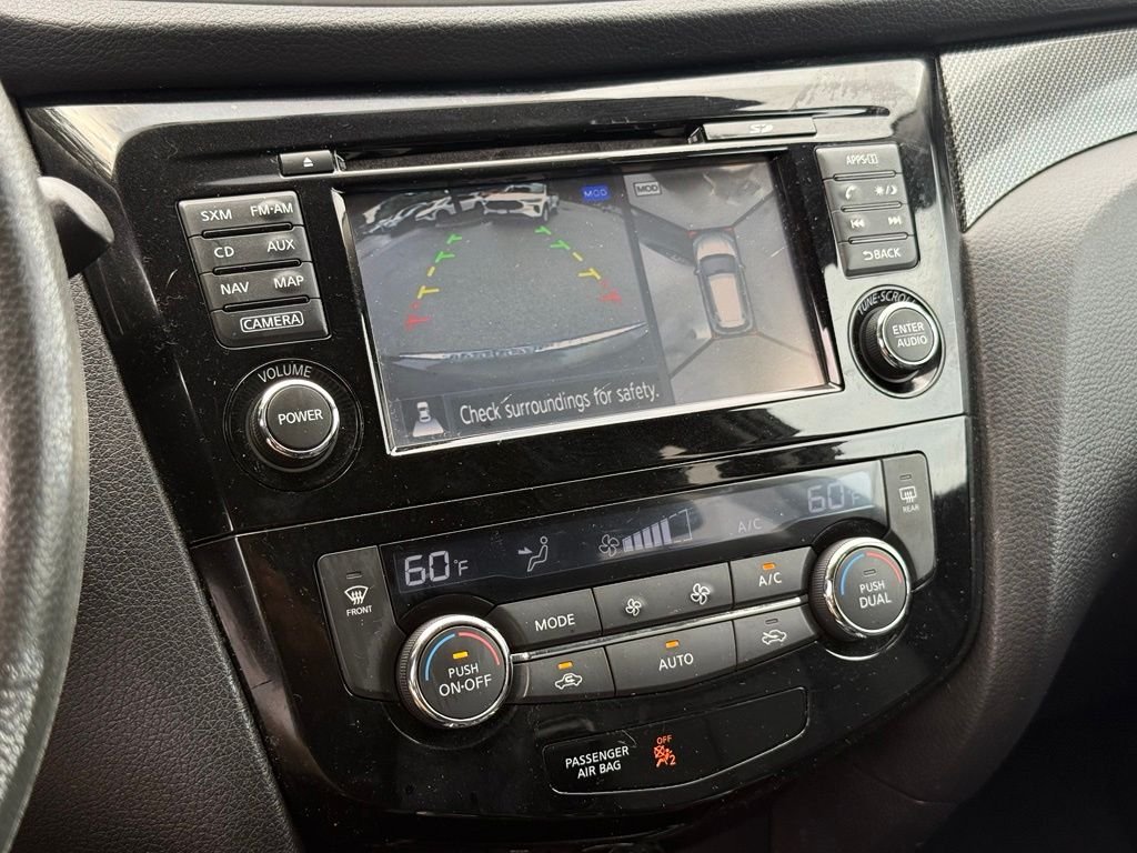 Used 2015 Green Nissan SL image 14