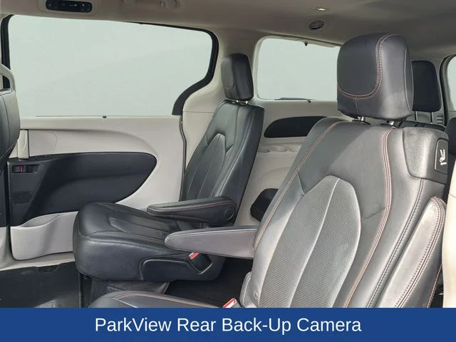 Certified Used 2018 Gray Chrysler Touring L image 16