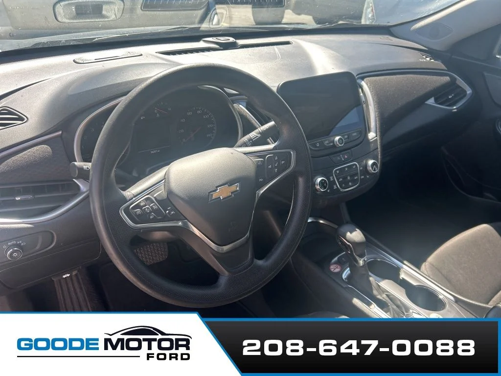 Used 2024 Lakeshore Blue Metallic Chevrolet LT image 5