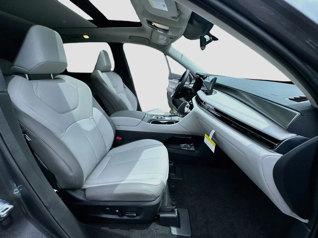 New 2027 GRAPHITE SHADOW INFINITI Luxe FWD image 31