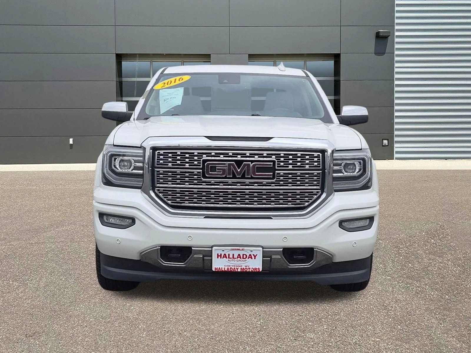 Used 2016 White Frost Tricoat GMC Denali image 2