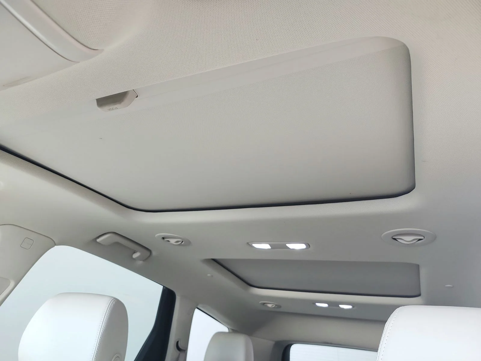 Used 2023 White Buick Essence image 9