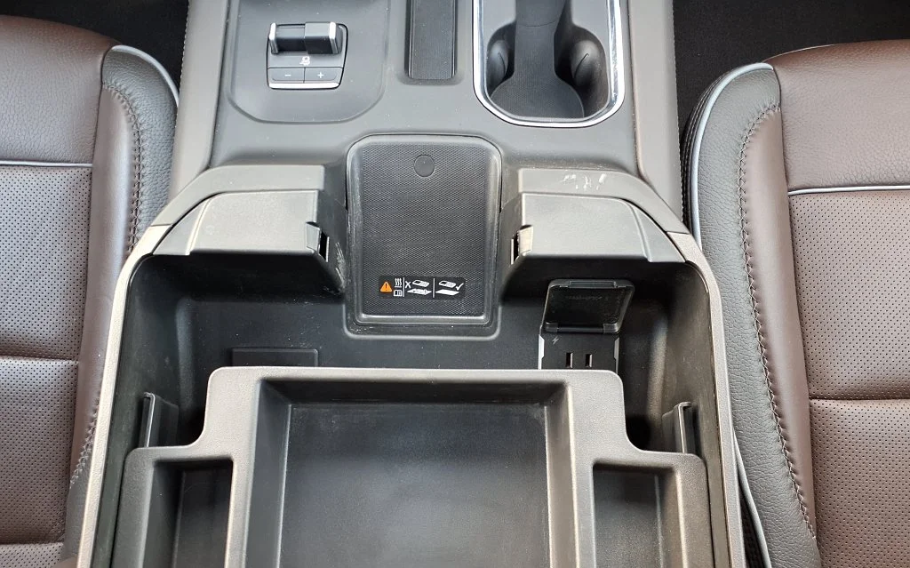 Used 2025 Black GMC Denali image 29