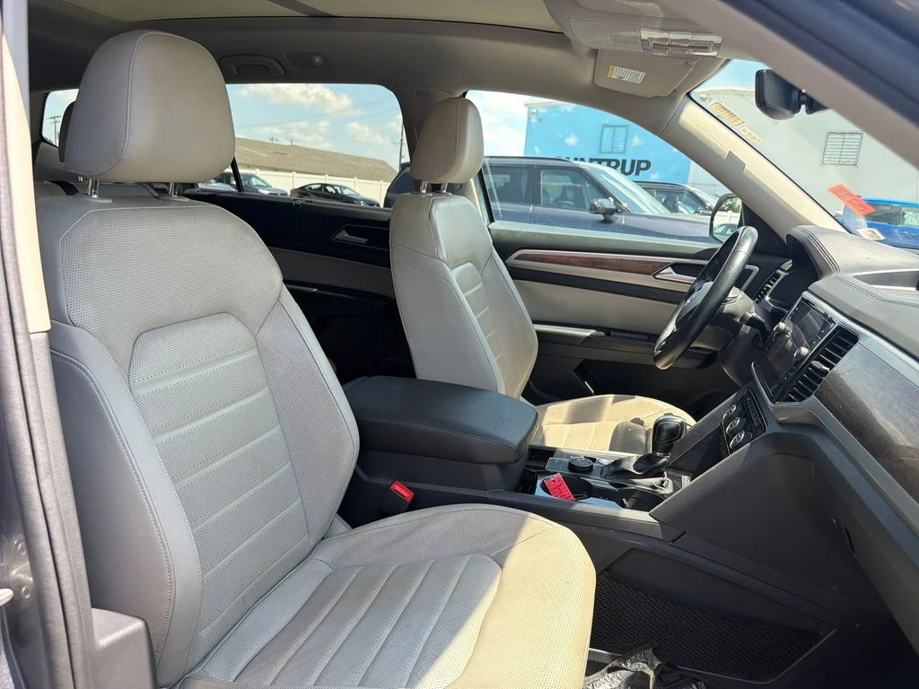 Used 2019  Volkswagen SEL Premium image 50