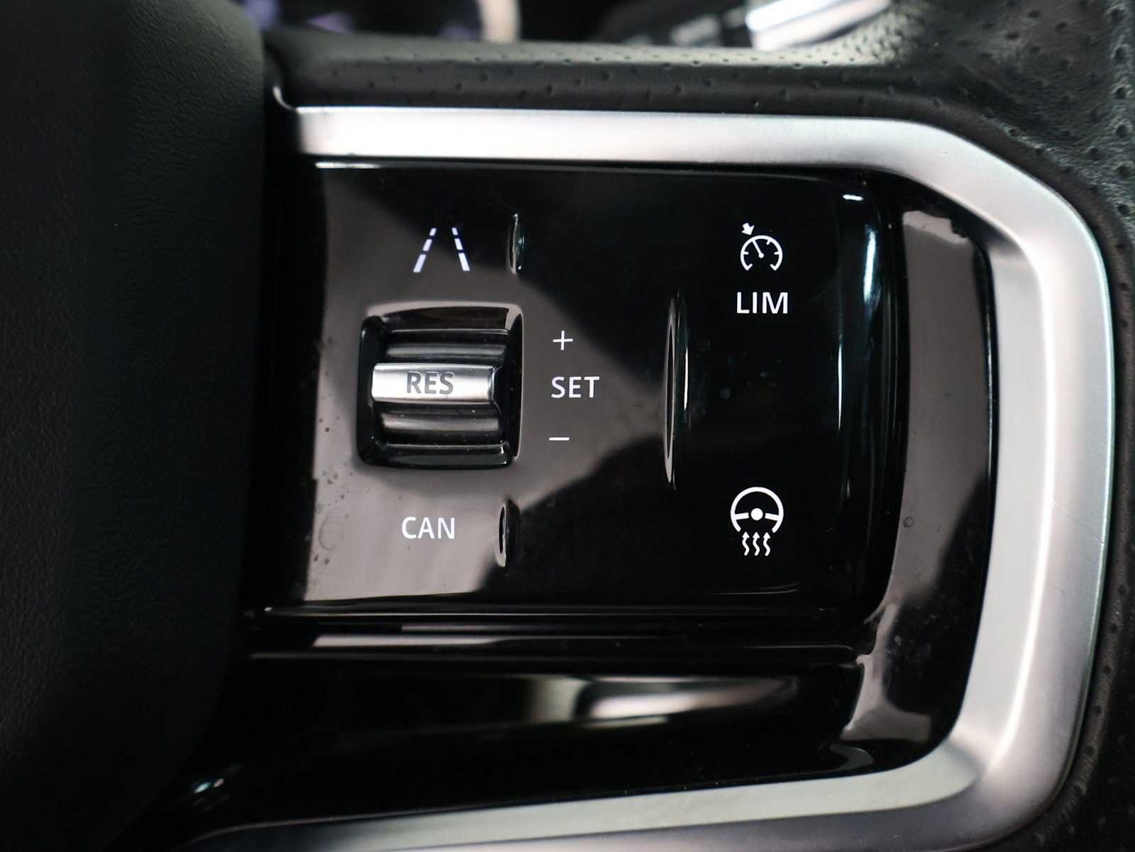 Used 2022  Land Rover S R-Dynamic image 26