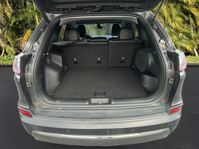 Used 2019 Gray Jeep Limited image 26