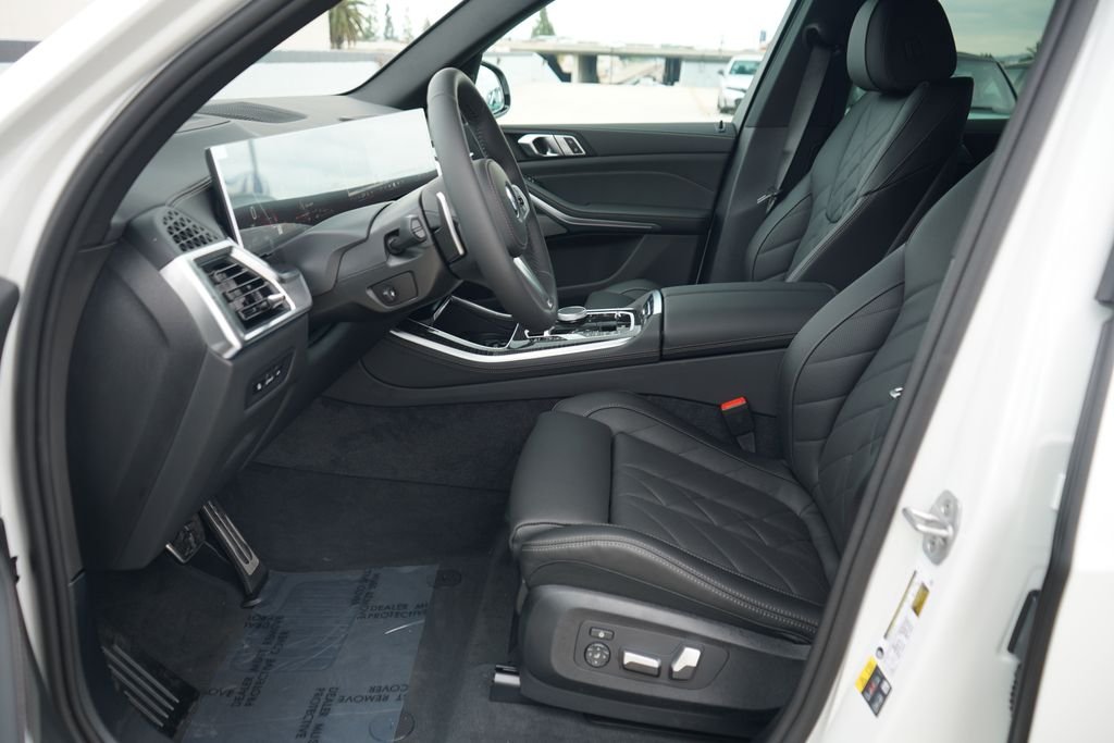 New 2026 Mineral White Metallic BMW xDrive50e image 9