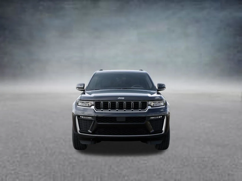 New 2026 Diamond Black Crystal Pearl-Coat Exterior Paint Jeep Limited image 6