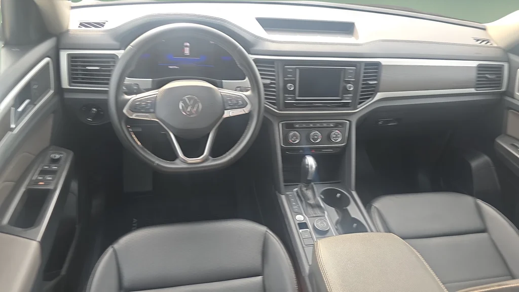 Used 2022 Gray Volkswagen 2.0T SE image 18