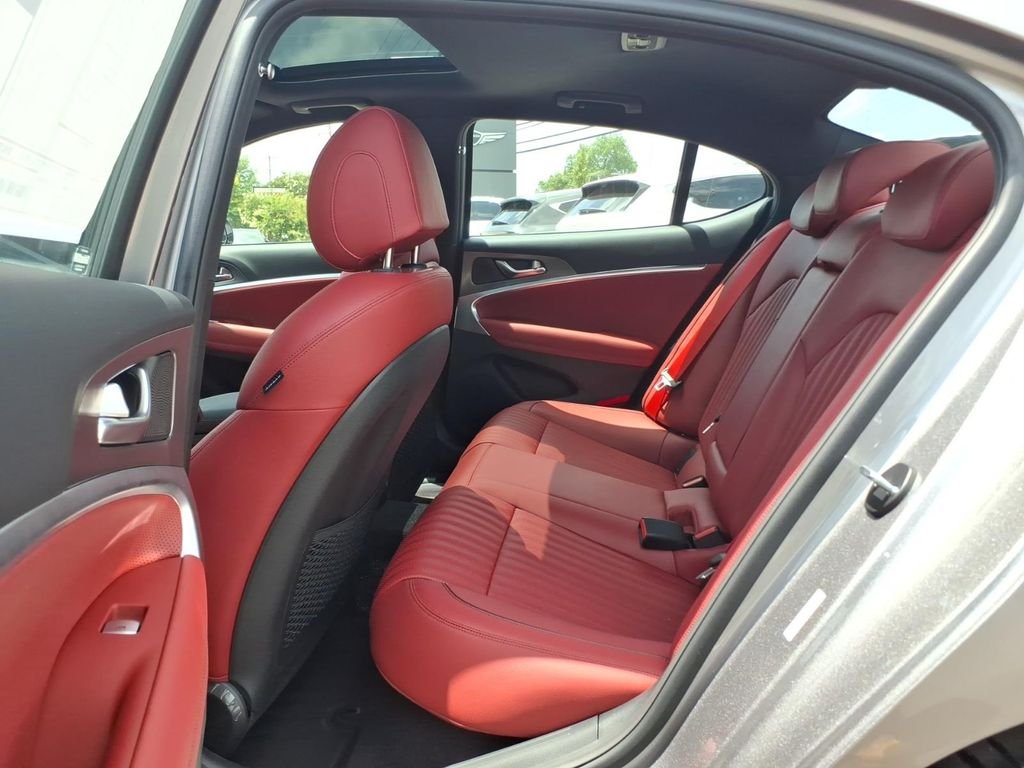 New 2026 Silver Genesis 3.3T Sport Prestige image 9