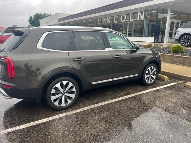 Used 2022 Dark Moss Kia EX image 2