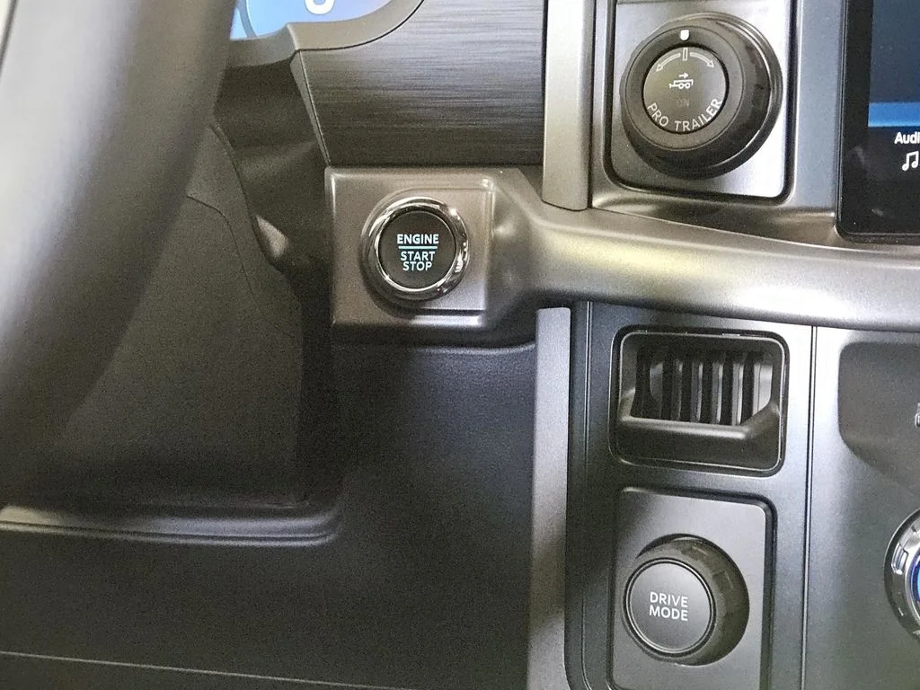 New 2026 Carbonized Gray Metallic Ford XLT image 16