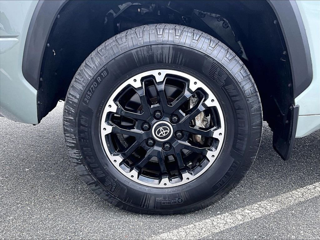Used 2022 Green Toyota SR5 image 7