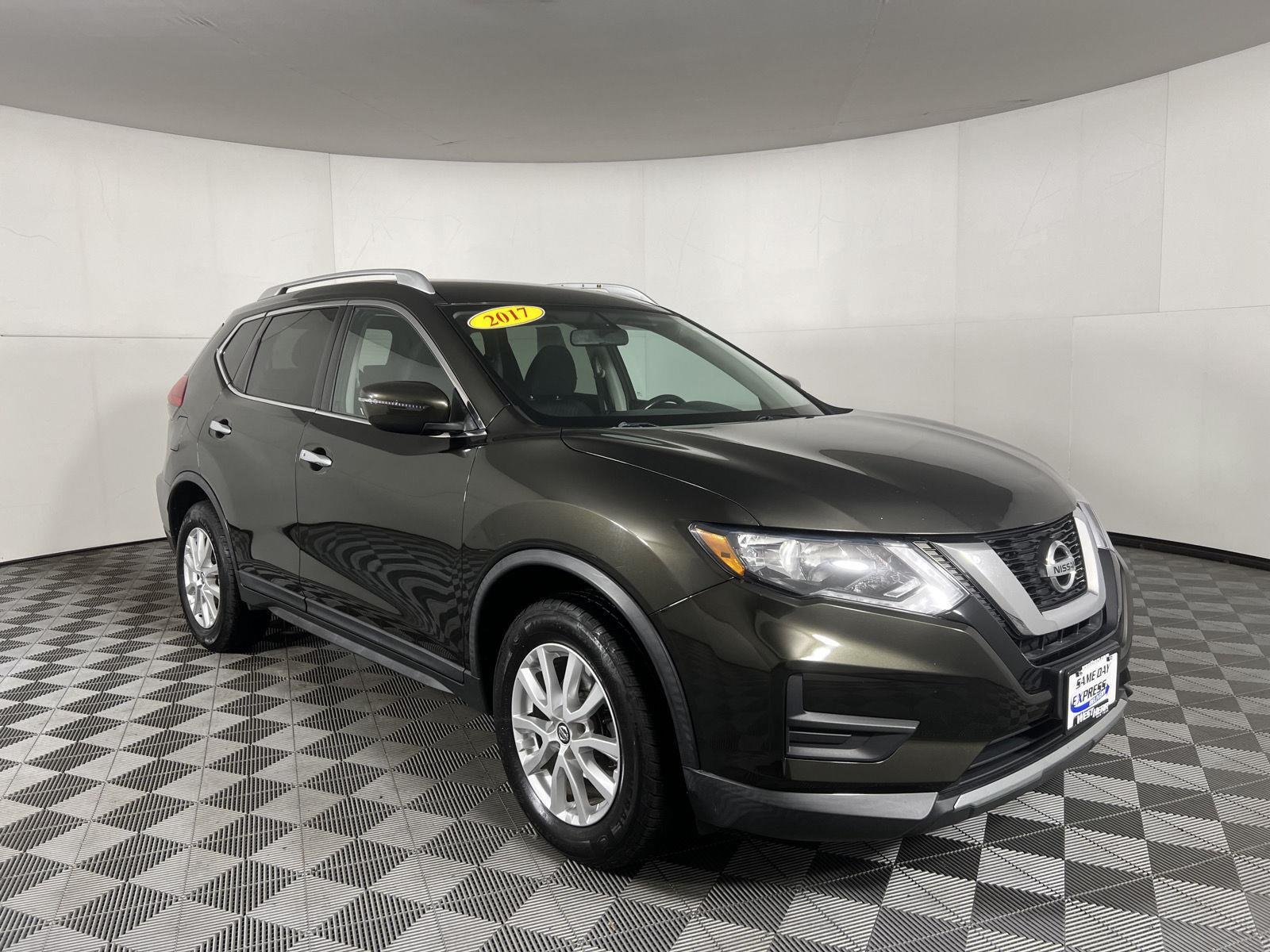 Used 2017 Midnight Jade Nissan SV image 24