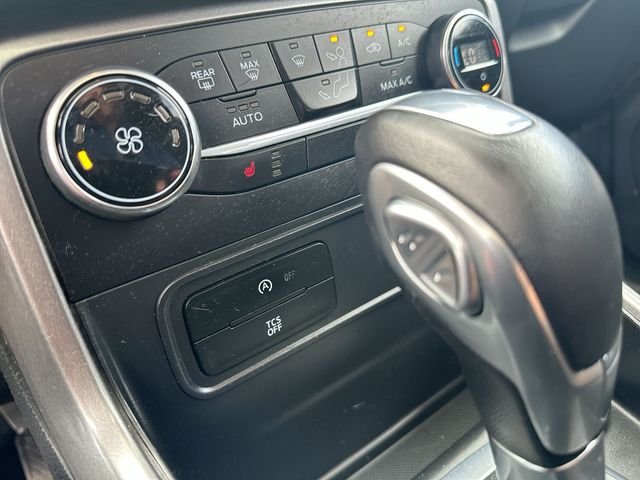Used 2019 Black Ford SE image 39