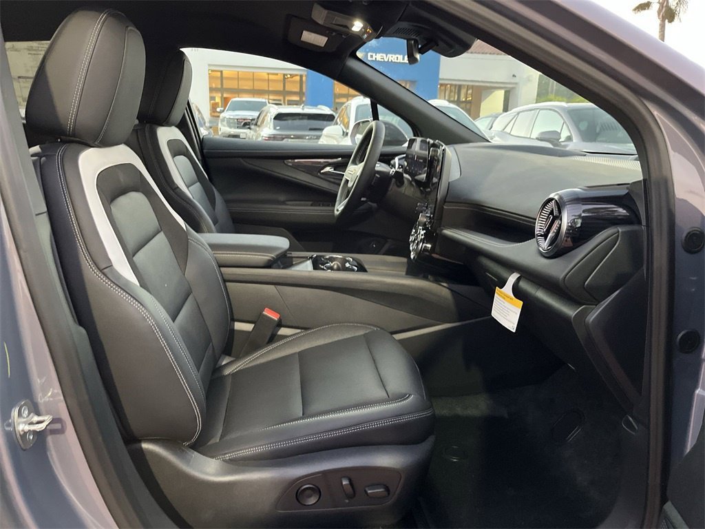 New 2026 Galaxy Gray Metallic Chevrolet LT image 26