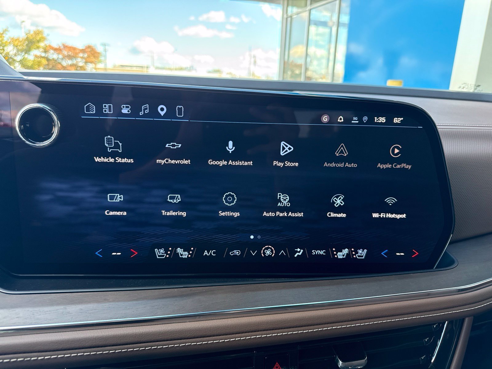 New 2026 Polar White Tricoat Chevrolet High Country Deluxe with 24in Wheels - Technology & Entertainment - Super Cruise - Panoramic Sunroof - Get Active Package image 22