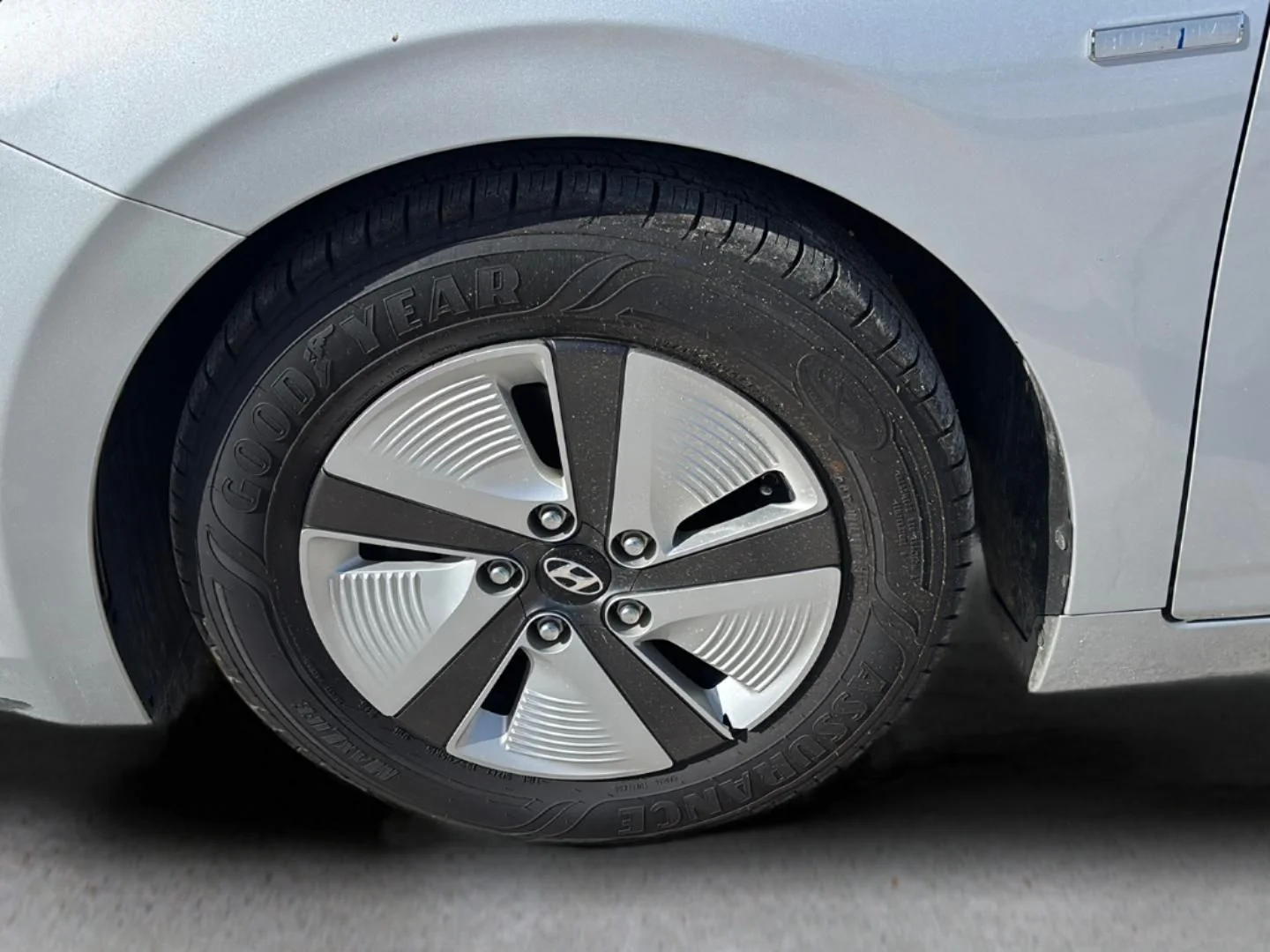 Used 2018 Silver Hyundai Blue image 18