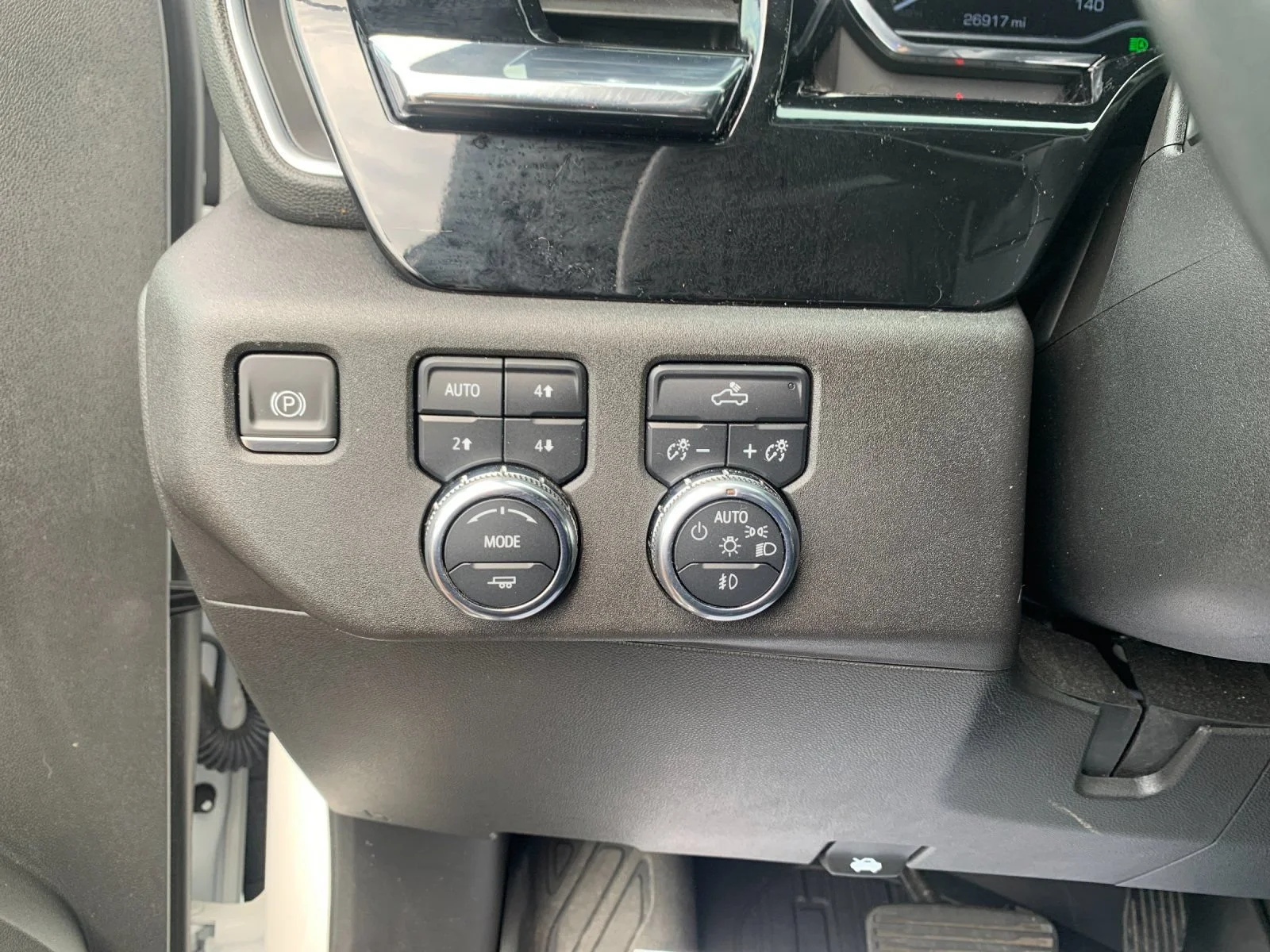 Used 2023 SUMMIT WHITE GMC Elevation image 30