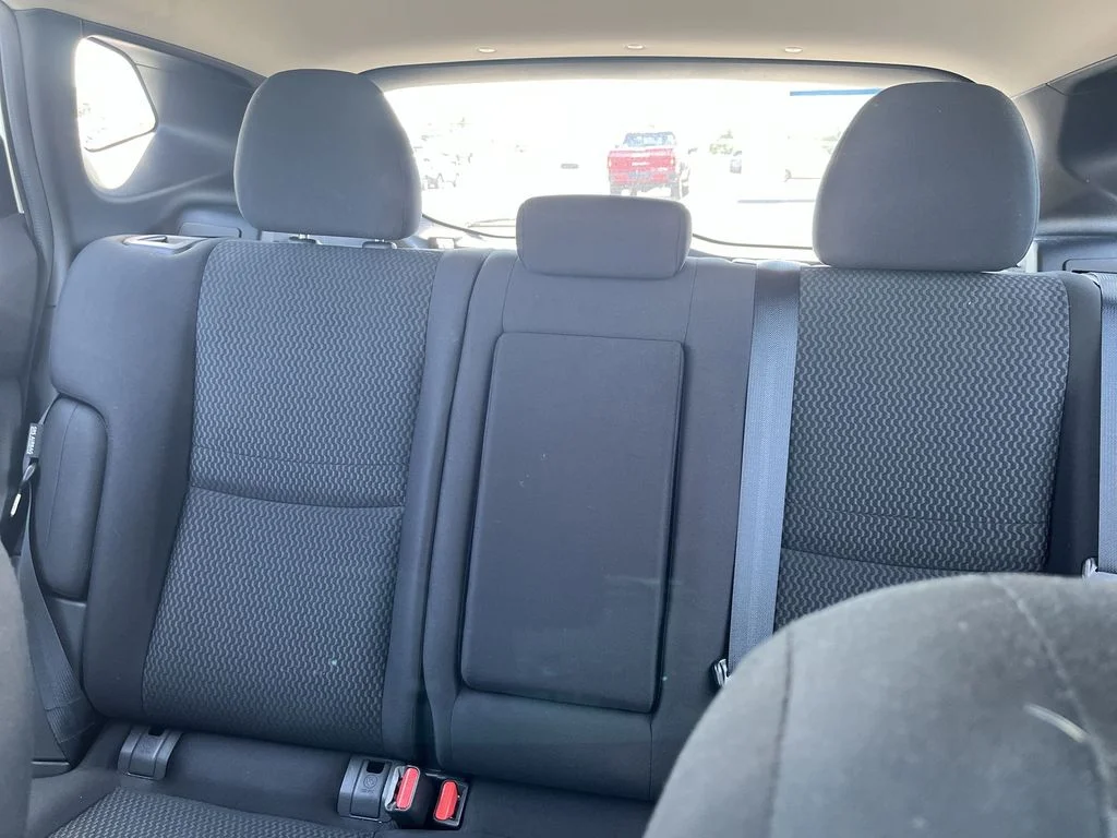 Used 2022 White Nissan S image 21