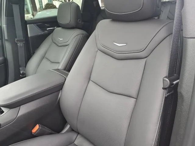 Used 2025 Stellar Black Metallic Cadillac Premium Luxury image 12