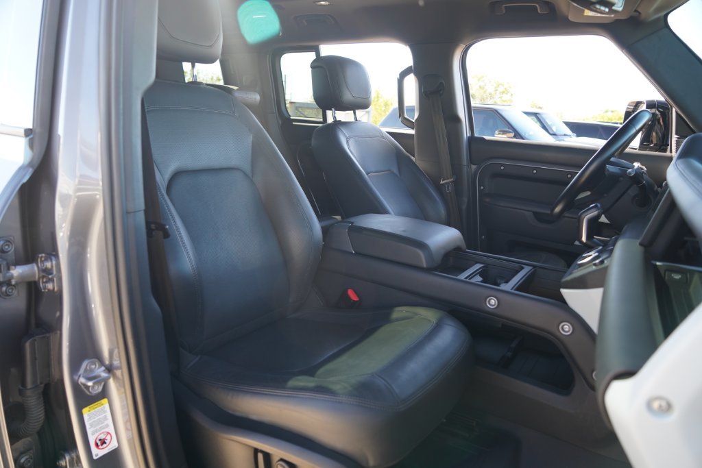 Used 2023  Land Rover S image 25