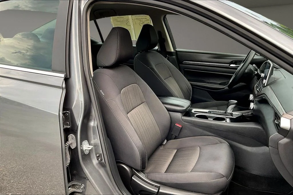 Used 2024 Gray Nissan 2.5 SV image 32