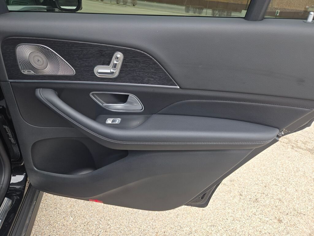 Used 2025  Mercedes-Benz GLS 450 image 8