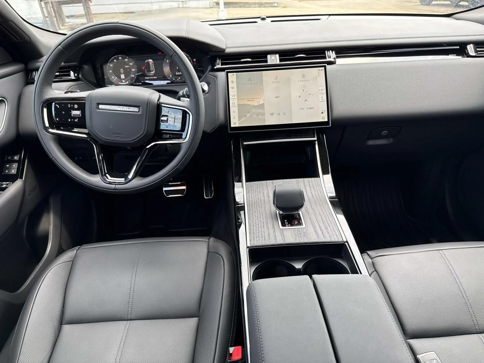 New 2026 Giola Green Land Rover Dynamic SE image 10