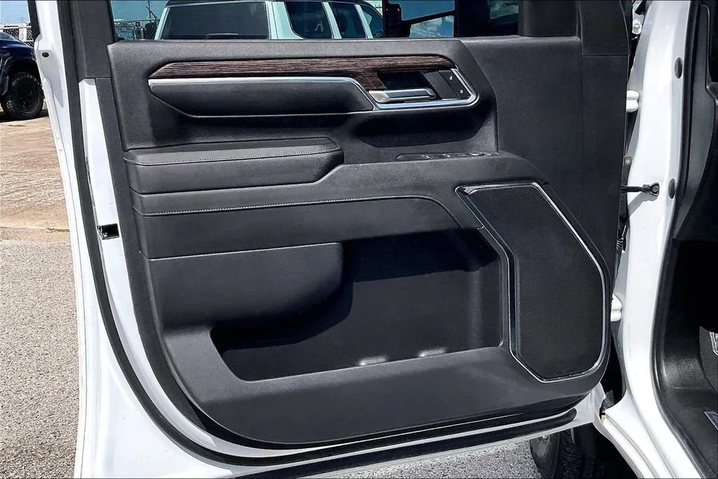 Used 2024 Summit White GMC SLE image 17