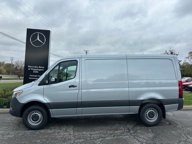New 2026 High-tech silver metallic Mercedes-Benz Cargo 144 WB image 34
