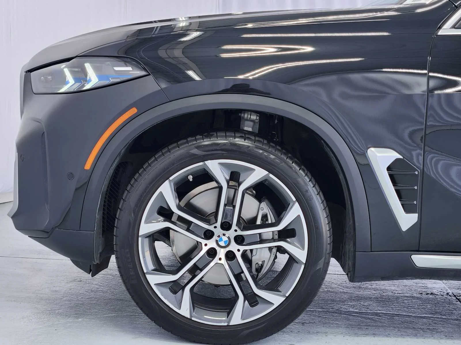 Certified Used 2025 Black Sapphire Metallic BMW xDrive40i image 10