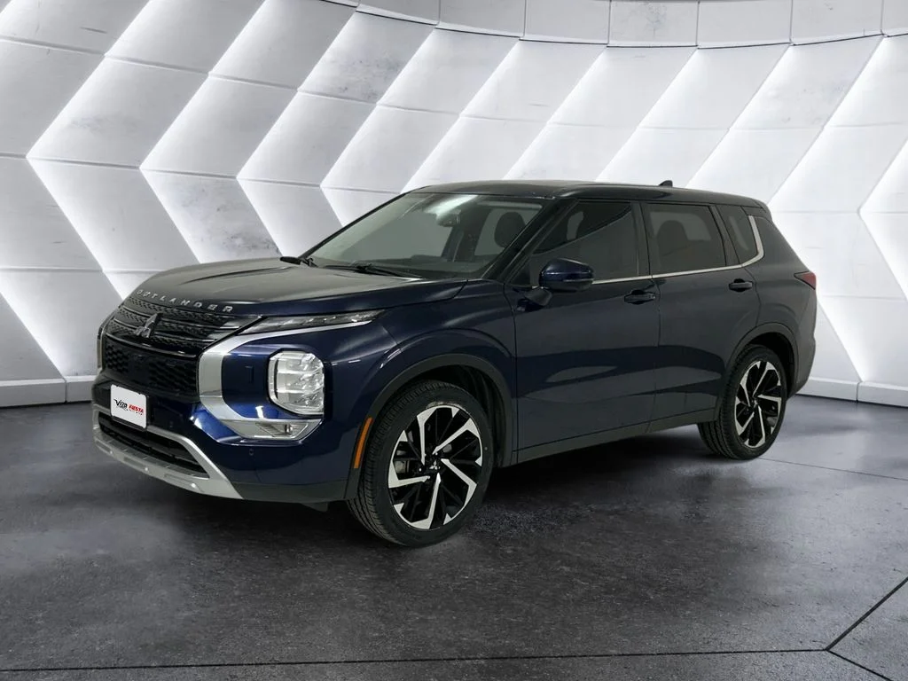 Used 2024 Blue Mitsubishi SE image 3