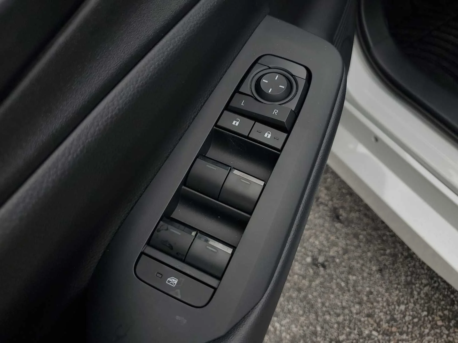 New 2026 Wind Chill Pearl Toyota SE image 16