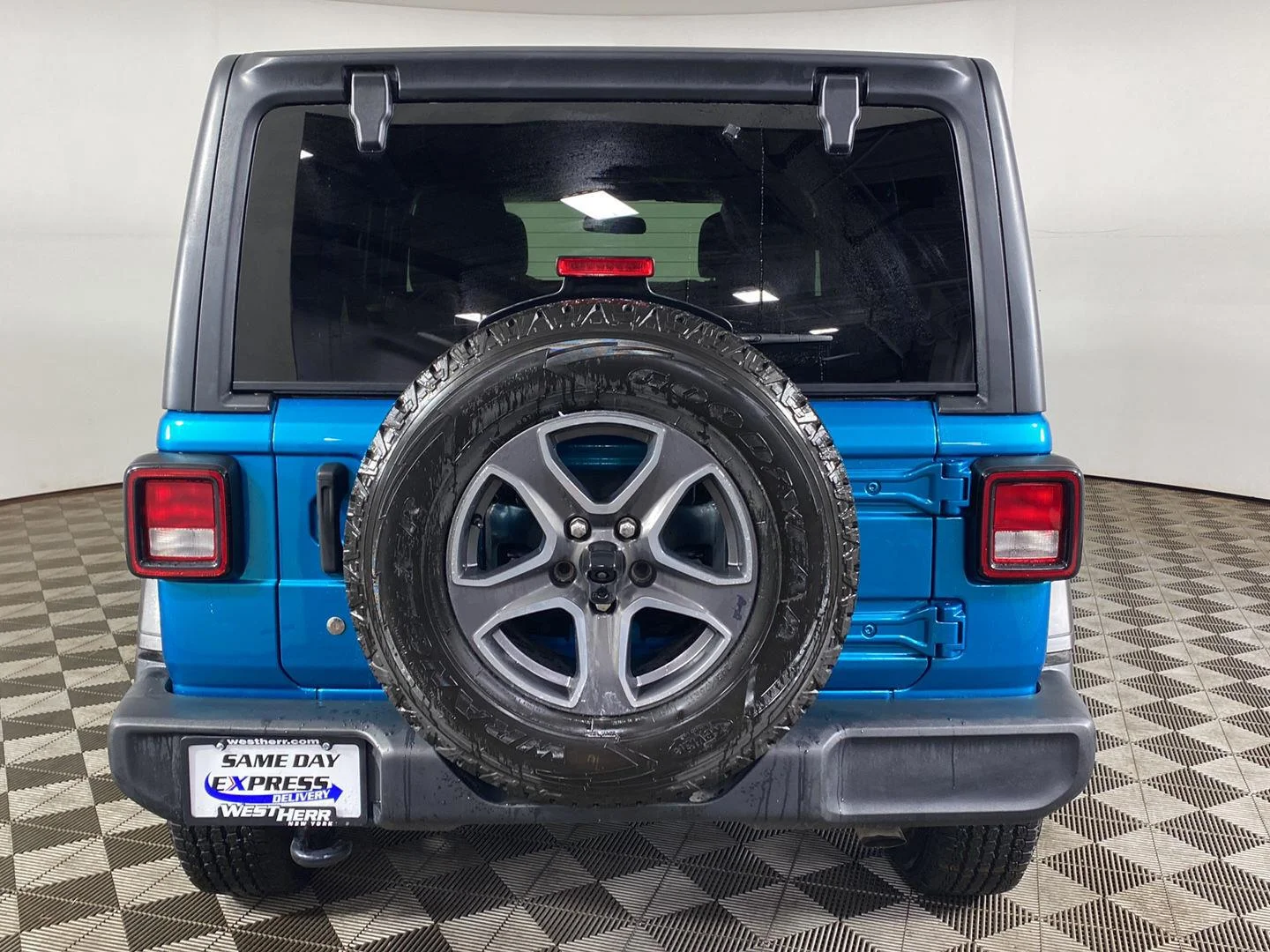 Used 2019 Bikini Pearlcoat Jeep Sport S image 8